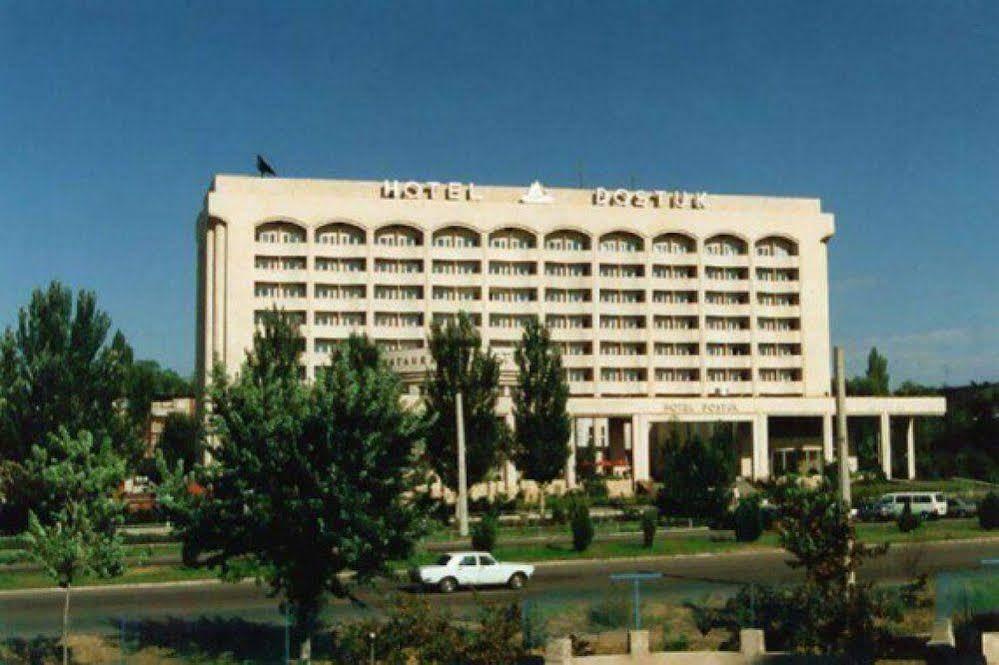 Hotel Dostuk Bishkek Bagian luar foto